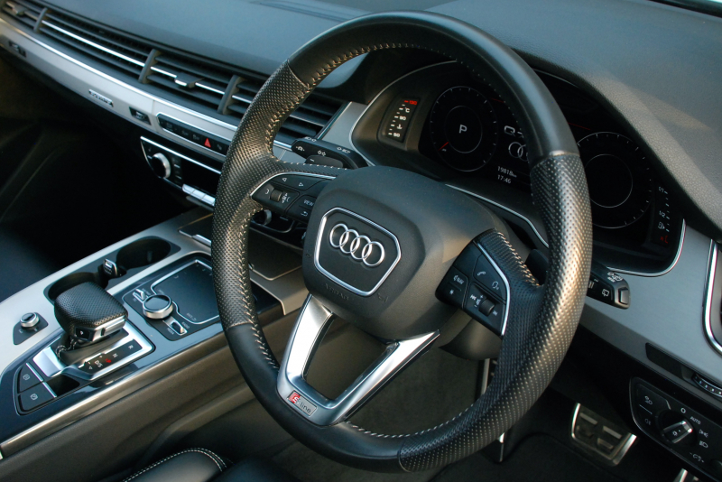 アウディ Q7 中古車