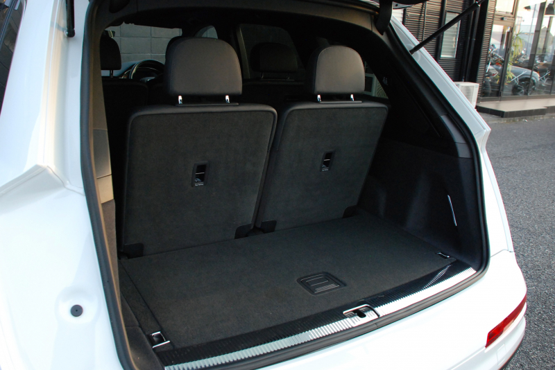 アウディ Q7 中古車