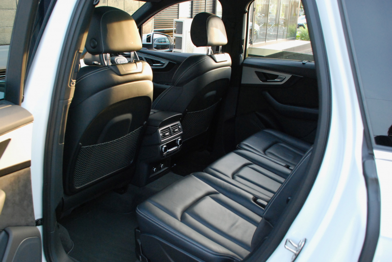 アウディ Q7 中古車