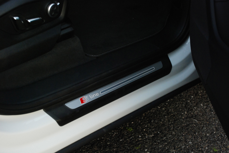 アウディ Q7 中古車