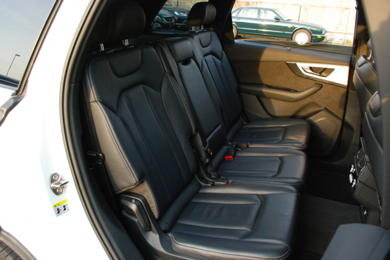 アウディ Q7 中古車