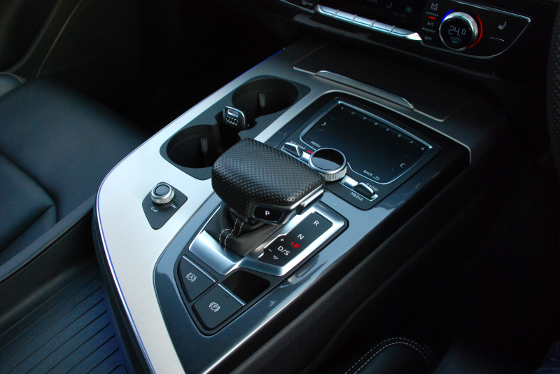 アウディ Q7 中古車