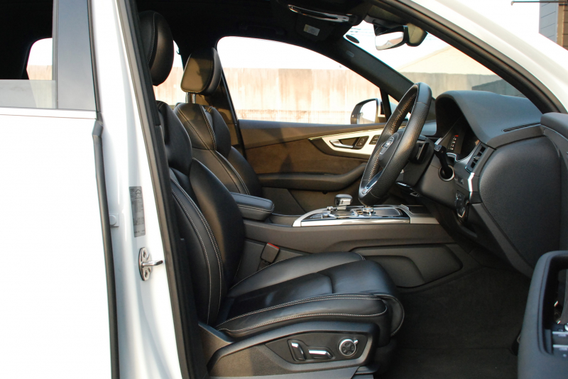 アウディ Q7 中古車