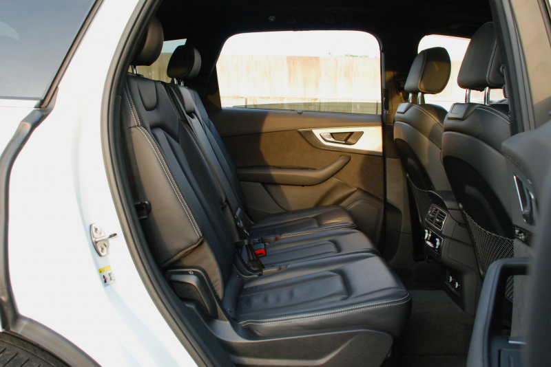 アウディ Q7 中古車