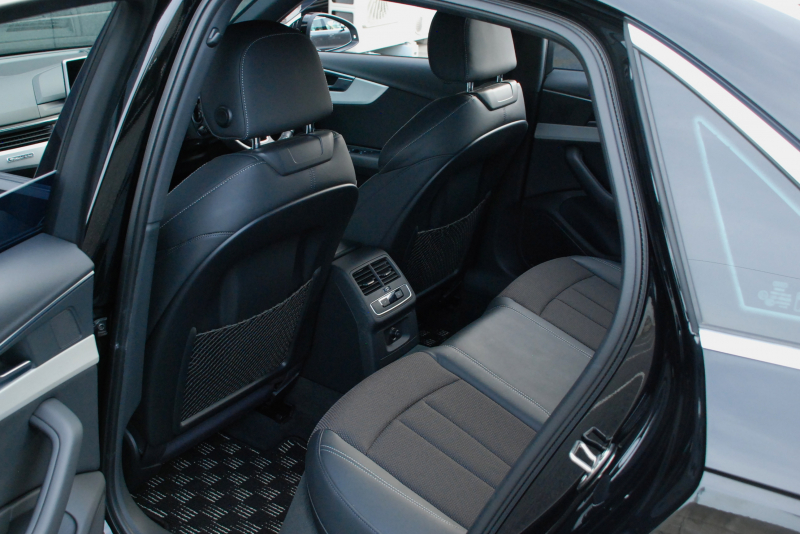 アウディ A4 中古車