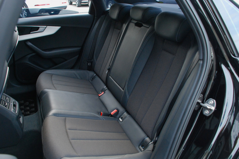 アウディ A4 中古車