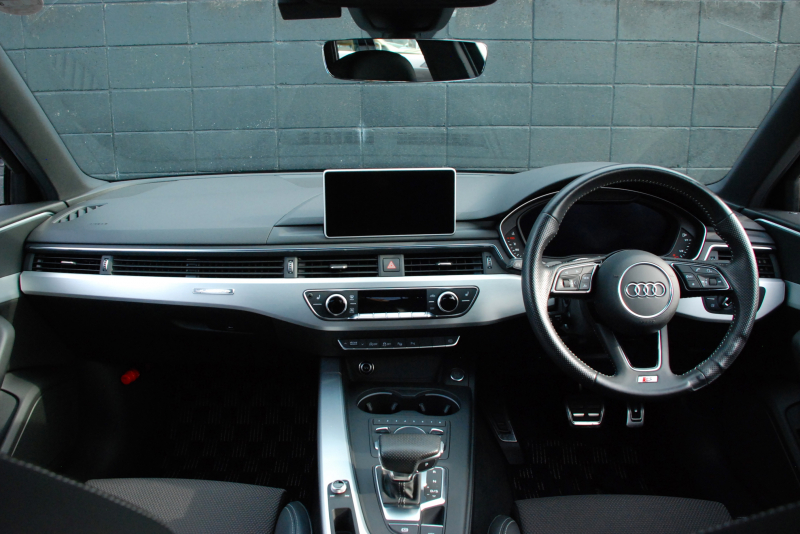 アウディ A4 中古車