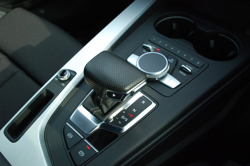 アウディ A4 中古車