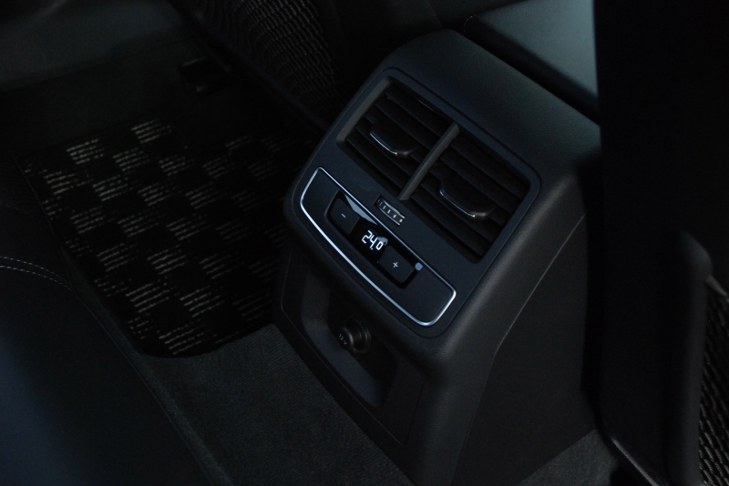 アウディ A4 中古車