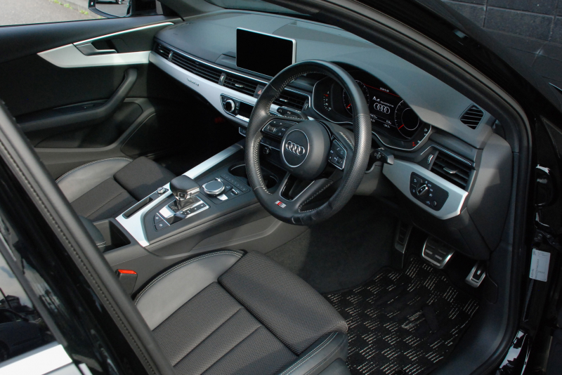 アウディ A4 中古車