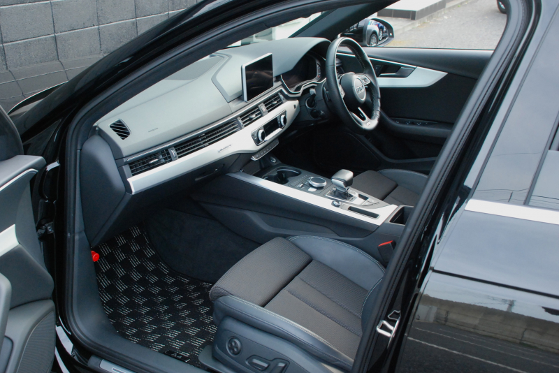 アウディ A4 中古車