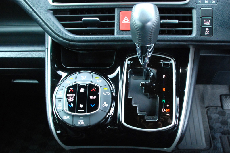 トヨタ ヴォクシー 中古車