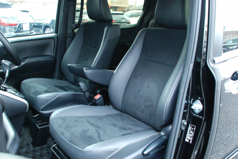 トヨタ ヴォクシー 中古車