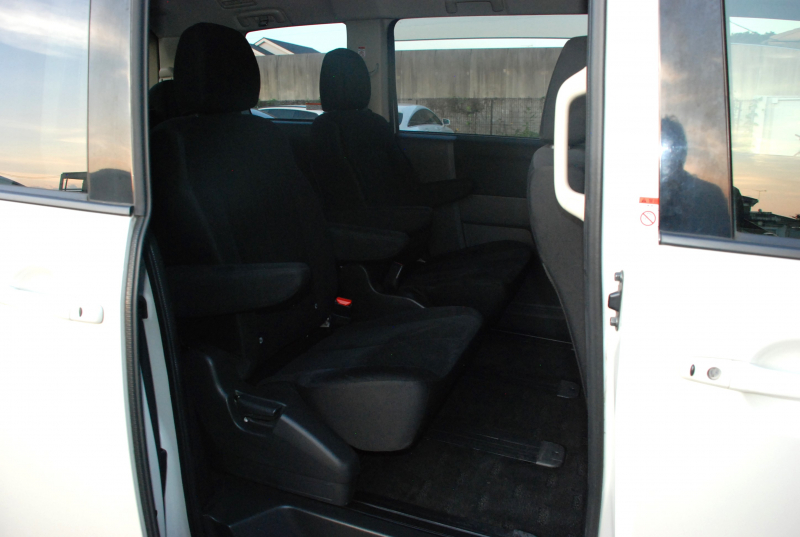 三菱 デリカD:5 中古車