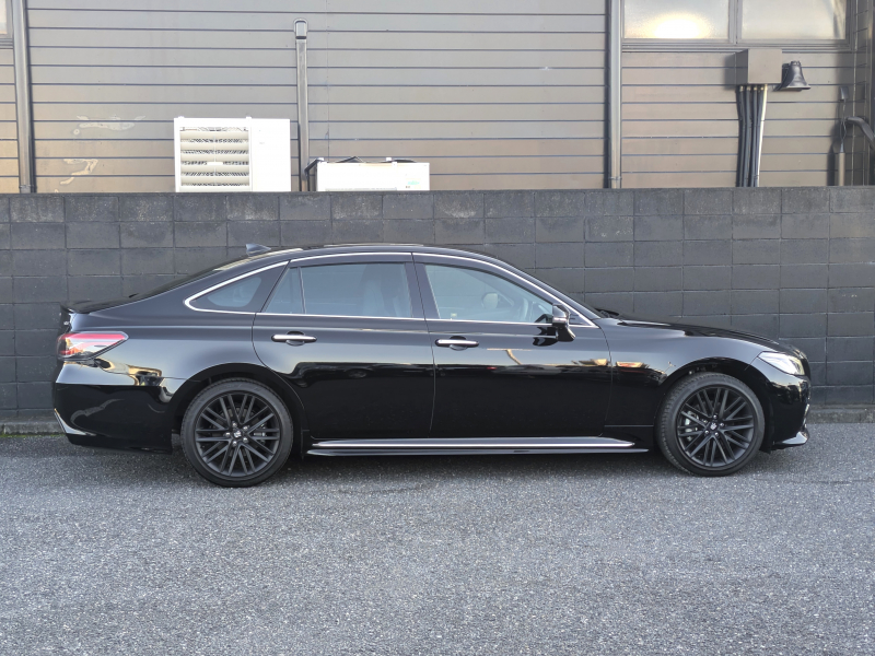 トヨタ クラウンハイブリッド 中古車