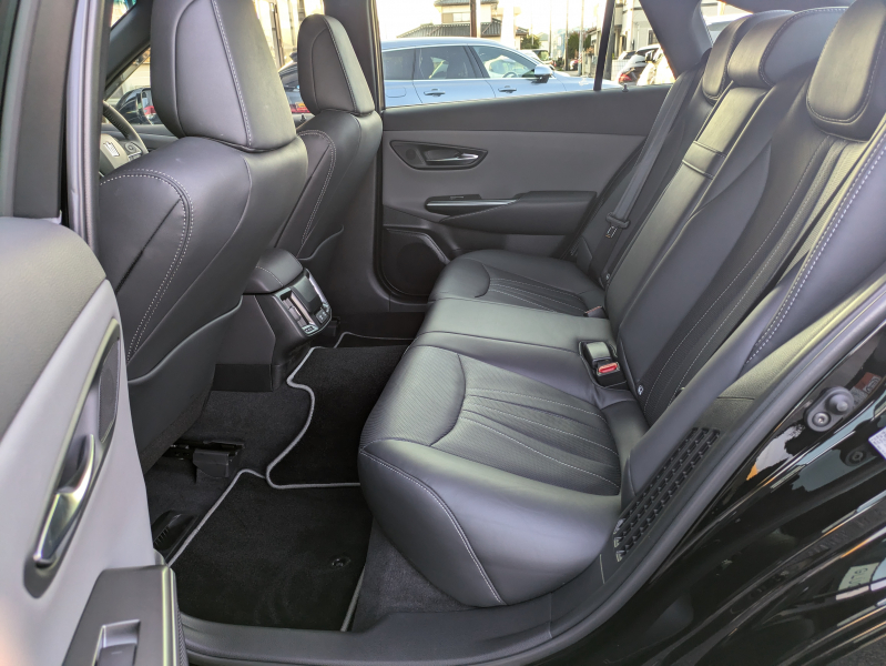 トヨタ クラウンハイブリッド 中古車