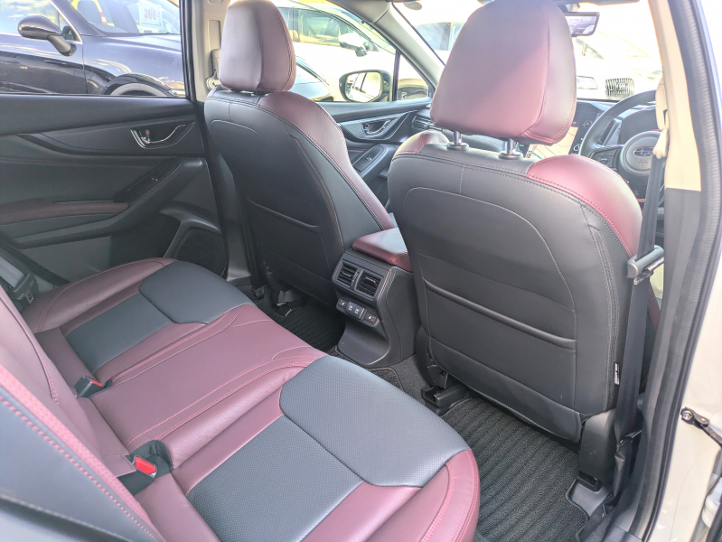 スバル レヴォーグ 中古車