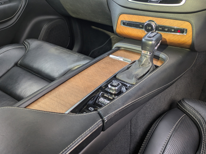 ボルボ XC90 中古車