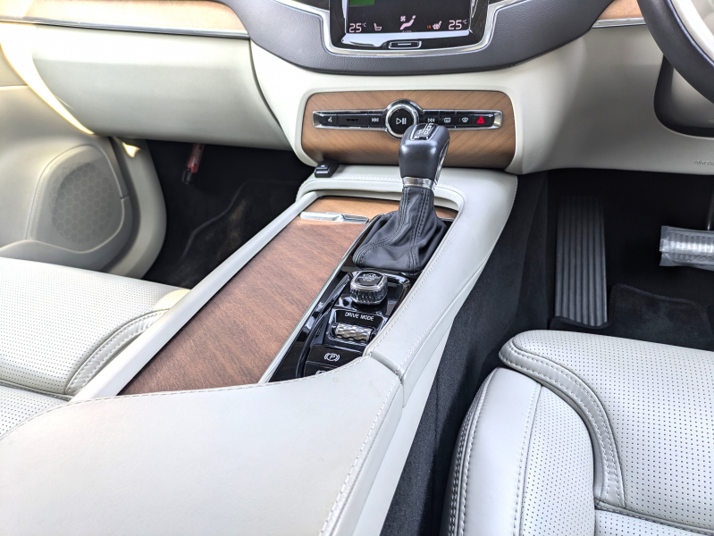 ボルボ XC90 中古車