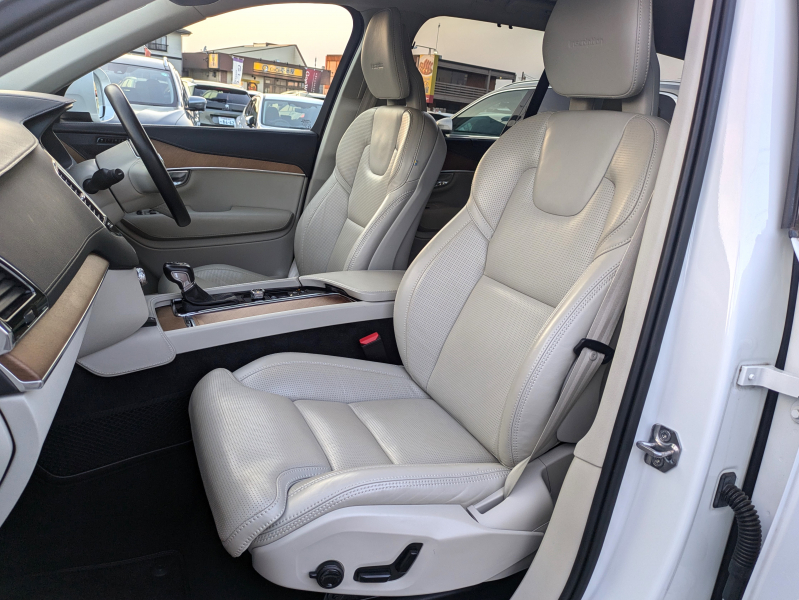 ボルボ XC90 中古車