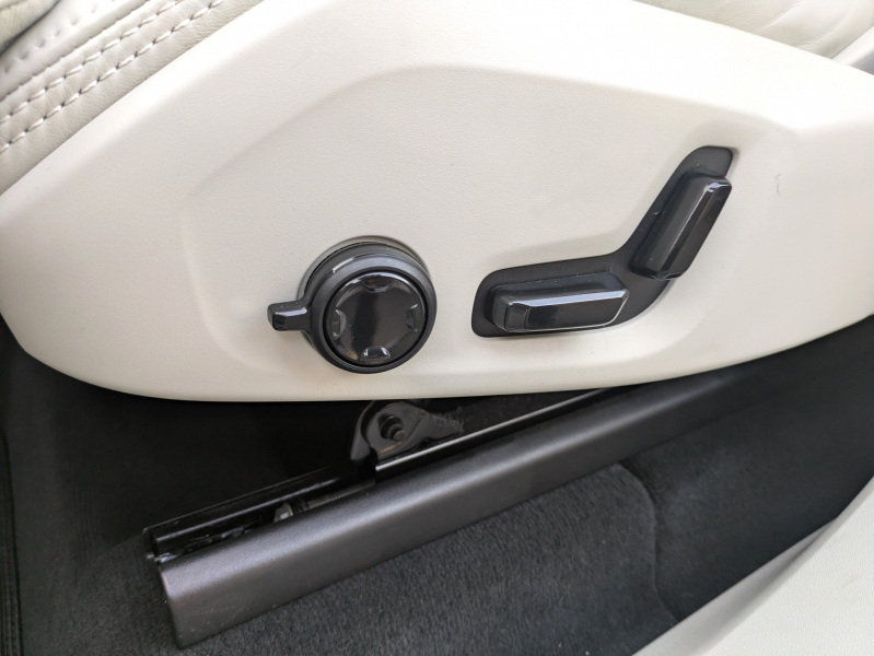 ボルボ XC90 中古車