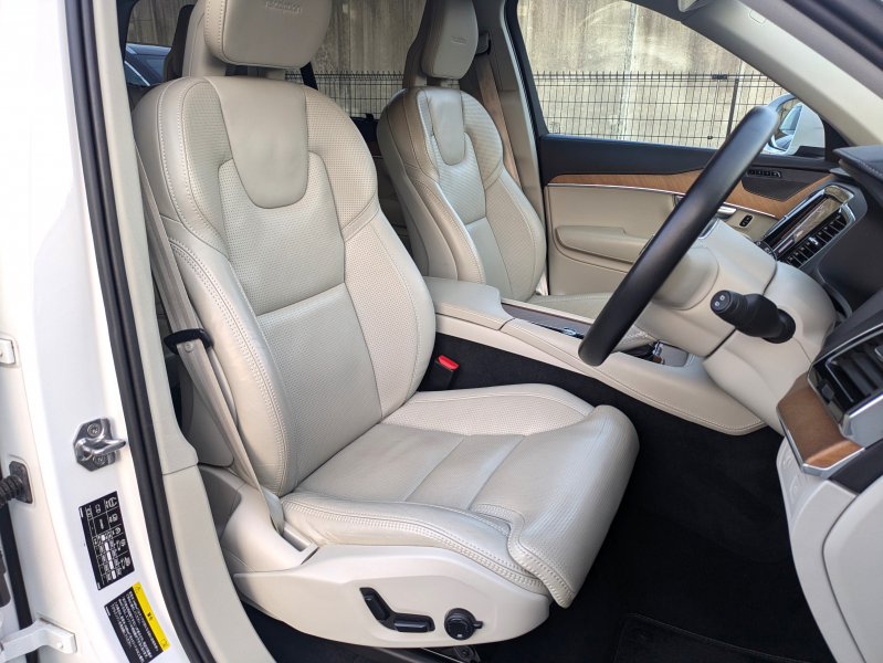 ボルボ XC90 中古車