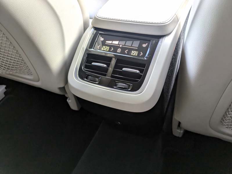 ボルボ XC90 中古車
