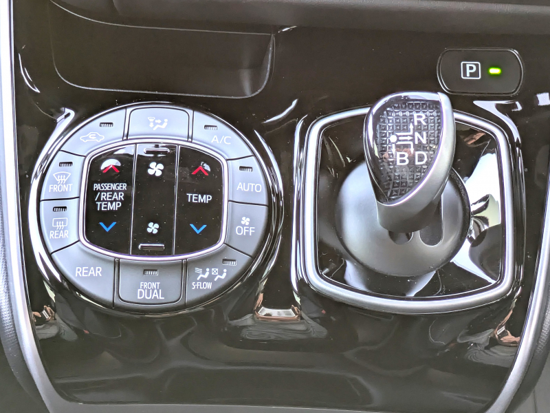 トヨタ エスクァイア 中古車