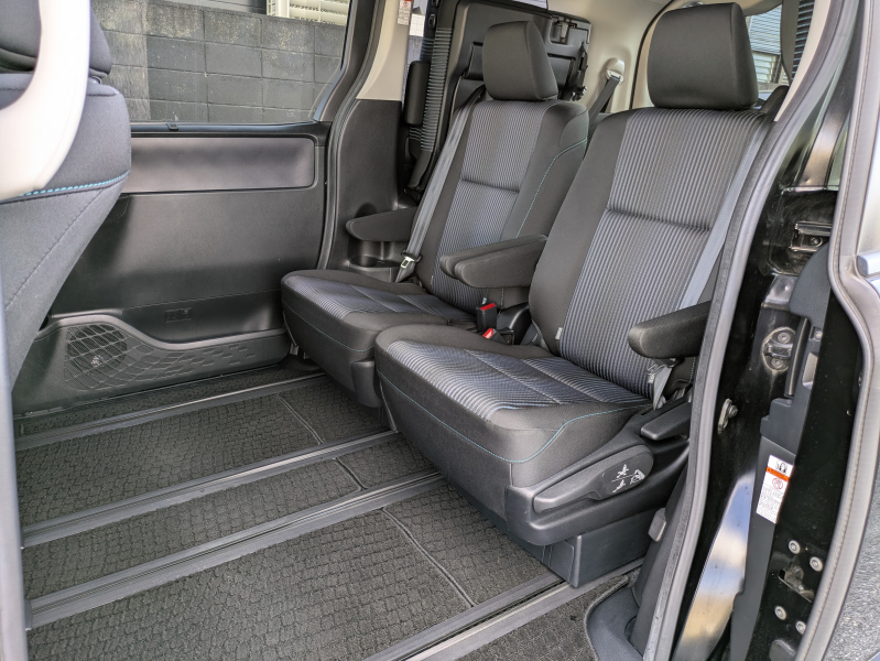 トヨタ ヴォクシー 中古車