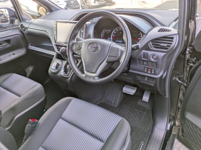 トヨタ ヴォクシー 中古車