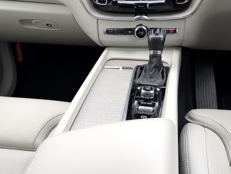 ボルボ XC60 中古車