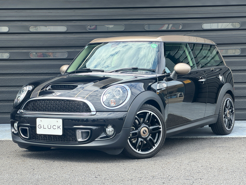 MINI(ミニ) ミニクラブマン クーパーS ボンドストリート 特別仕様車 ブラックレザーシート バイキセノン 社外ナビ・テレビ シートヒーター 17インチブラックグロスAW カーボン調＆ディープシャンパンインパネ加飾 クロームラインインテリア ホワイトターンシグナルランプ