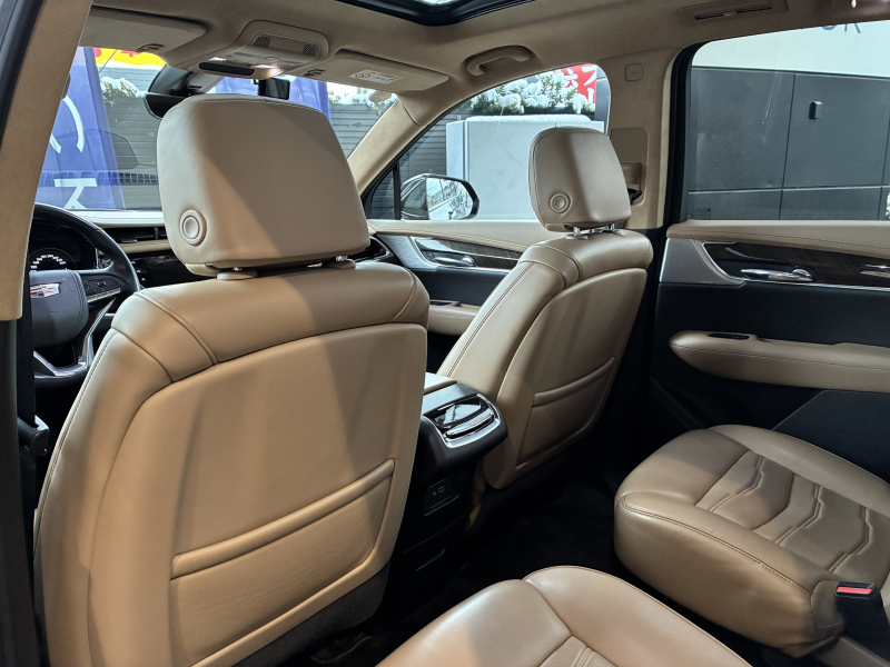 キャデラック XT6 中古車