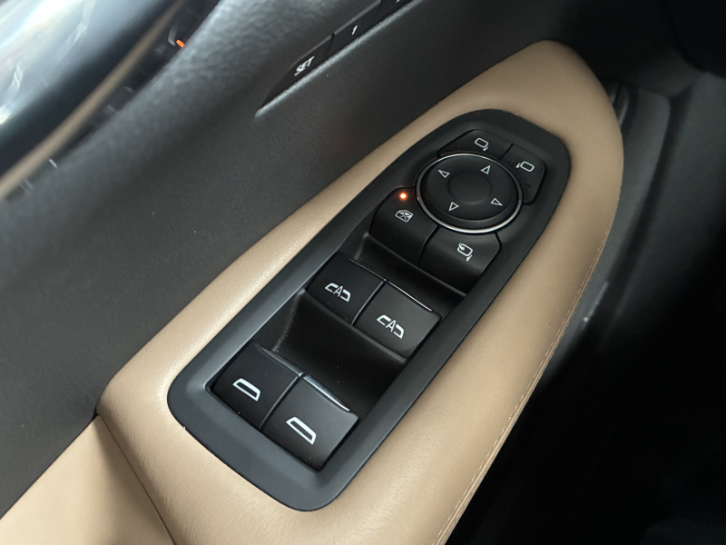 キャデラック XT6 中古車