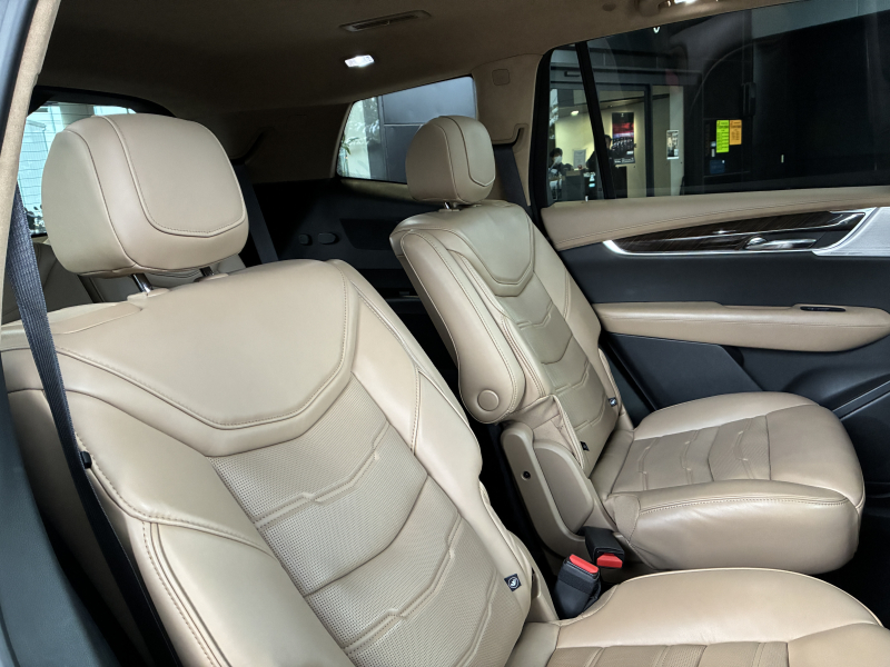 キャデラック XT6 中古車