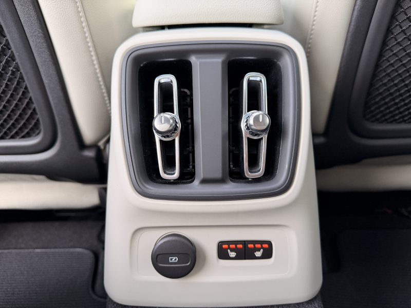 ボルボ XC40 中古車