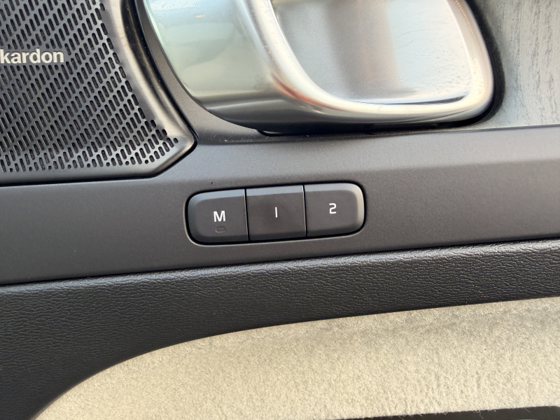 ボルボ XC40 中古車