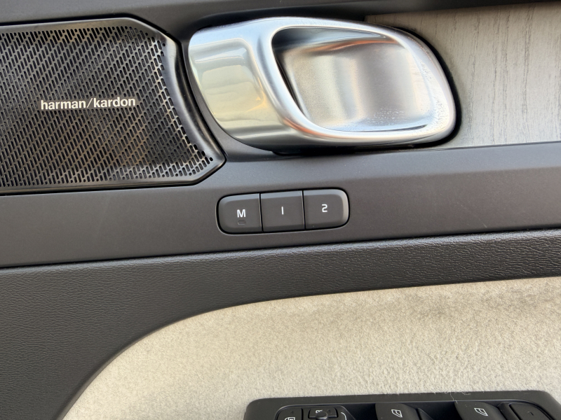 ボルボ XC40 中古車