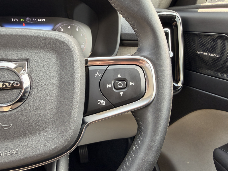 ボルボ XC40 中古車