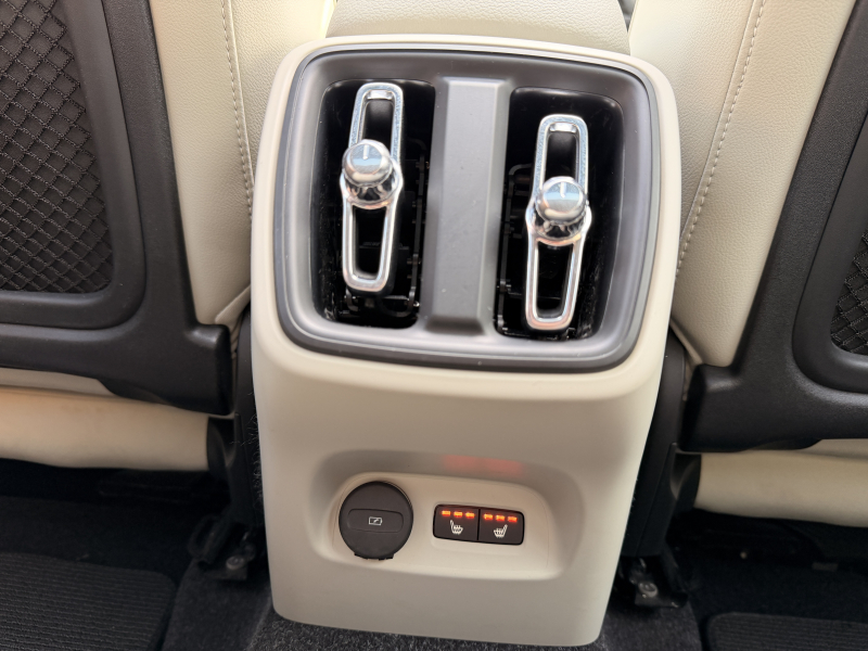 ボルボ XC40 中古車