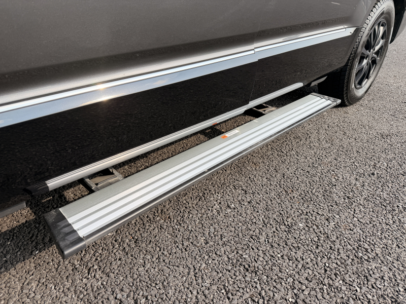 三菱 デリカD:5 中古車