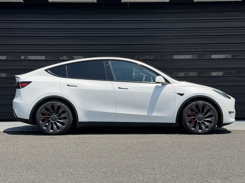 テスラ モデルY 中古車