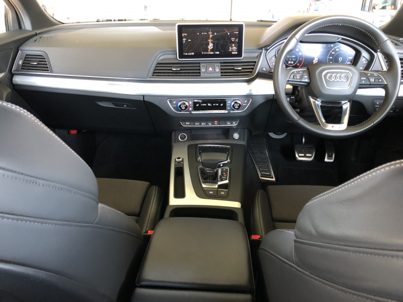 アウディ Q5 中古車