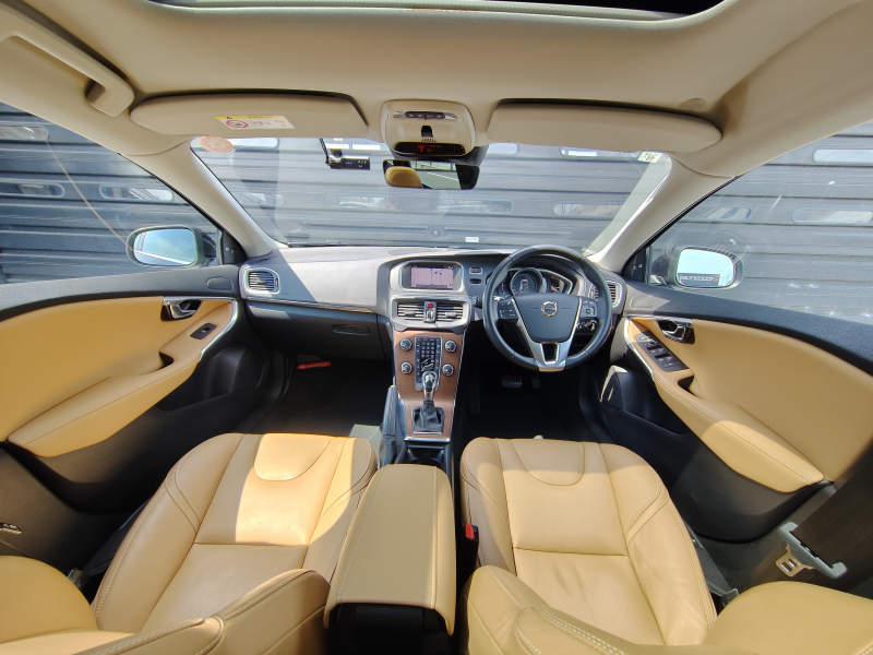 ボルボ V40 中古車