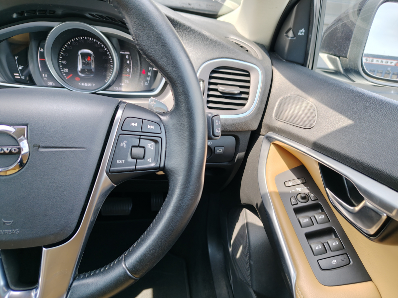 ボルボ V40 中古車