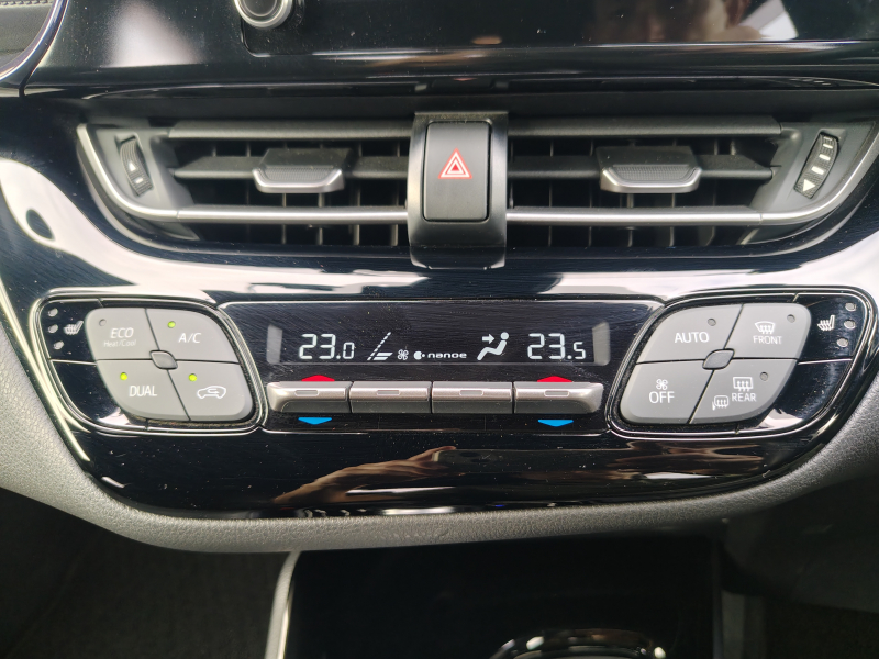 トヨタ C-HR 中古車