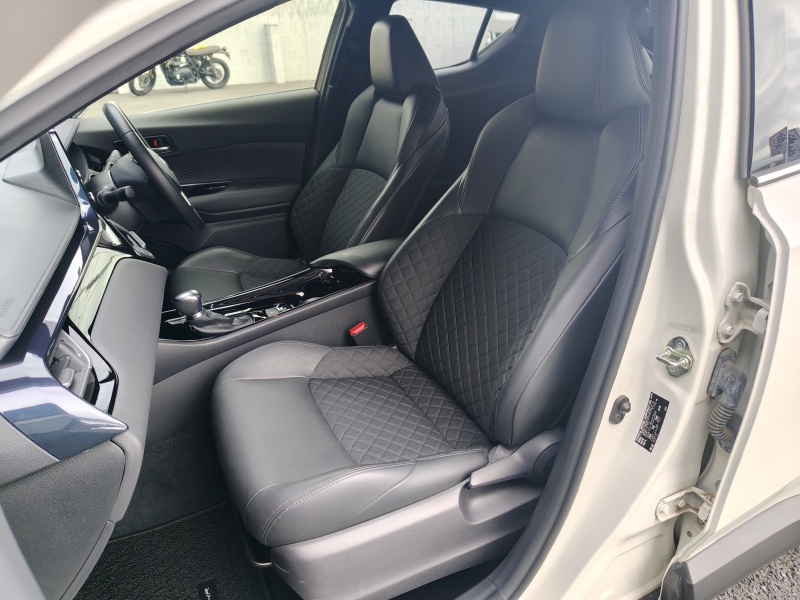 トヨタ C-HR 中古車