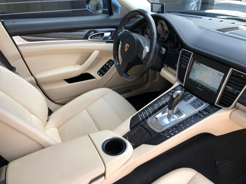 ポルシェ パナメーラ 中古車