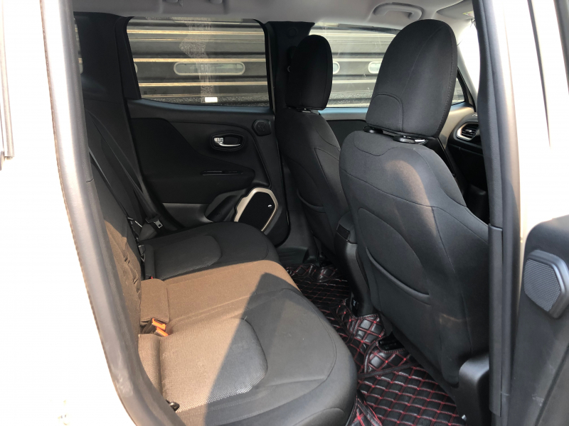 ジープ レネゲード 中古車