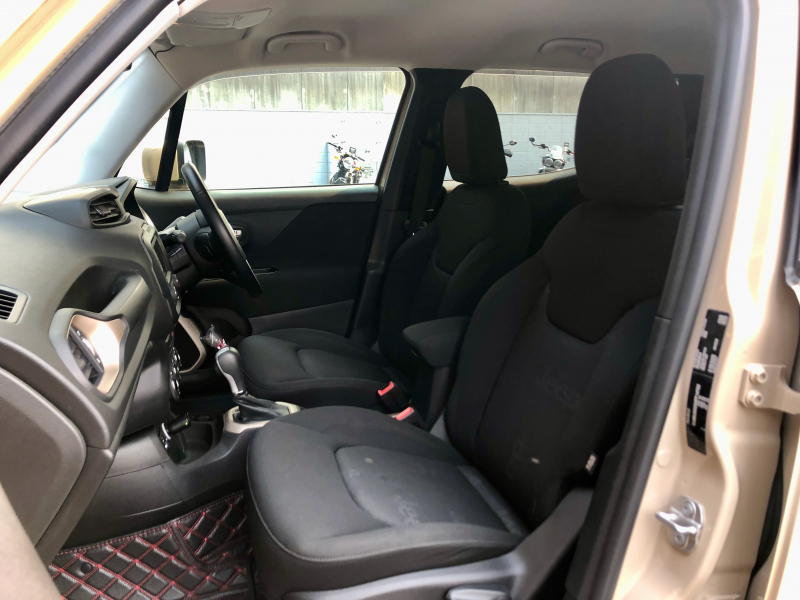 ジープ レネゲード 中古車